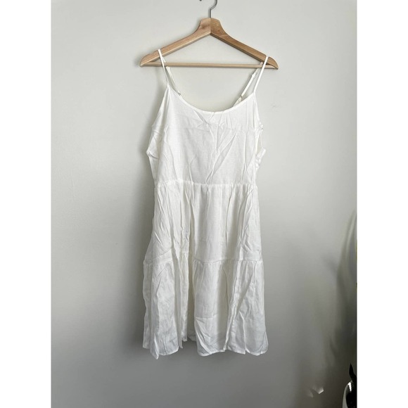 Summer White Dress with open back - Picture 2 of 6